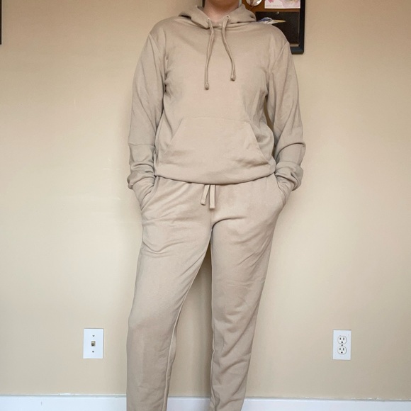 NWT Matching Sweatsuit - Size XS - Picture 1 of 8
